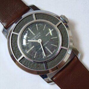 VINTAGE WIND UP TORVIC 1 JEWELS ,RUN GREAT ,CASE SIZE 35 MM